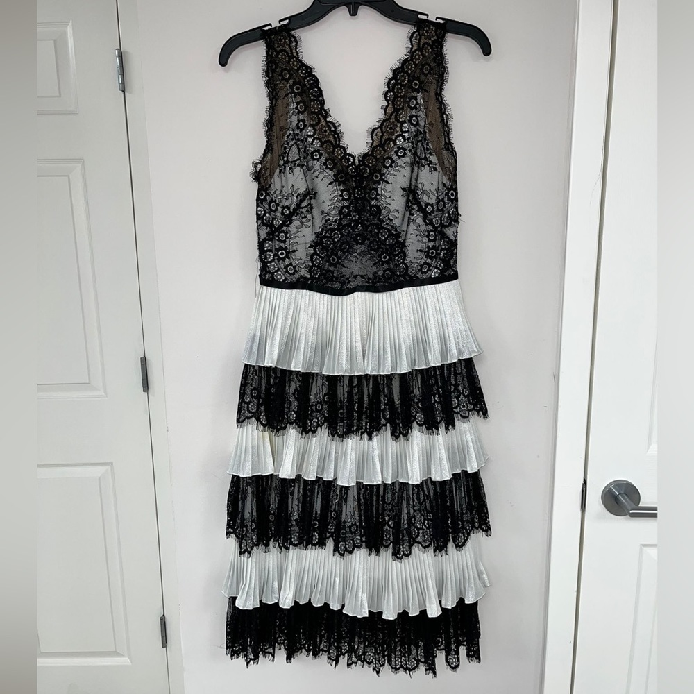 Marchesa Notte Black & White Lace Midi Dress Size 4 Pre-Owned Gorgeous!